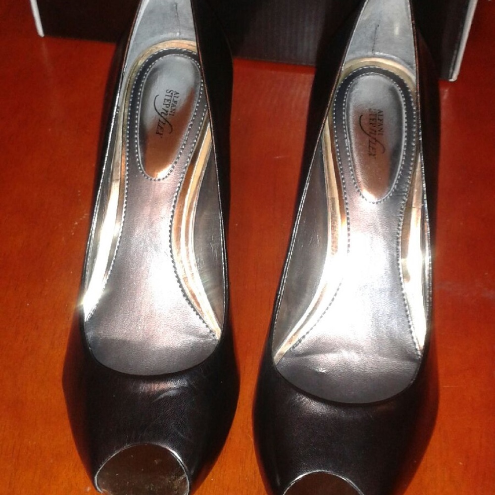 Alfanti Black Leather Peep toe Pumps